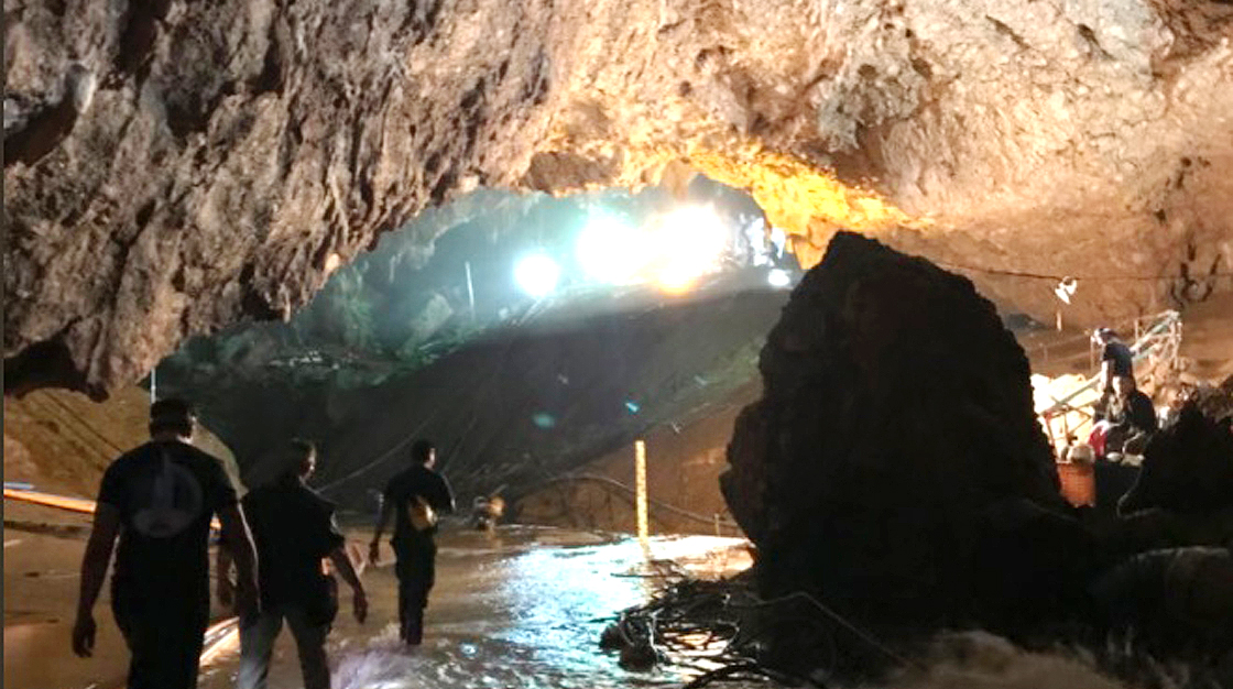 Eight rescued from Thai cave, five remain trapped