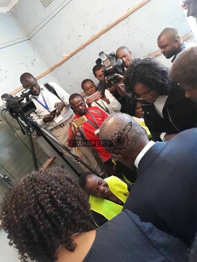 Mugabe casts his vote in Highfield