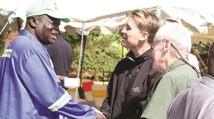 Govt engages white farmers