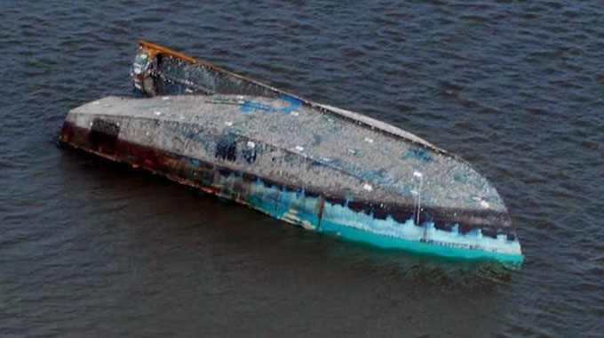 38 dead, 100 missing after boats capsize