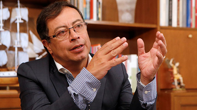 First deportees land in Colombia from US