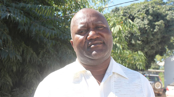 Community clashes with diamond mine