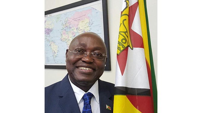 No constitutional crisis, Samkange