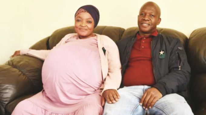Woman gives birth to 10 babies