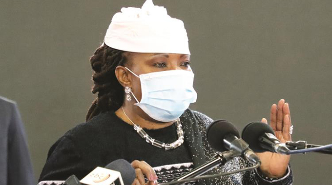 First Lady, parents exchange notes