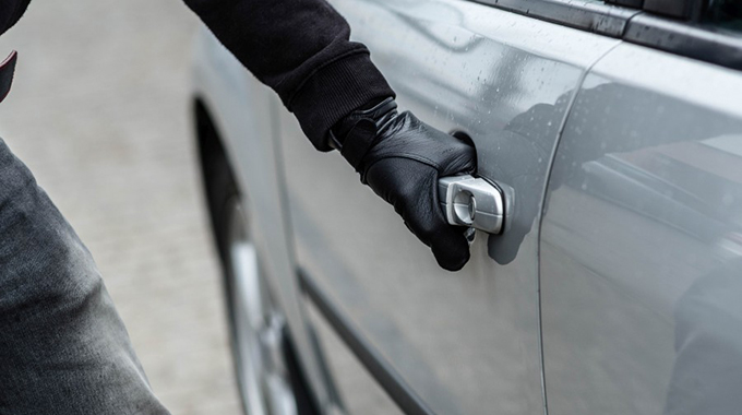Woman arrested for car theft