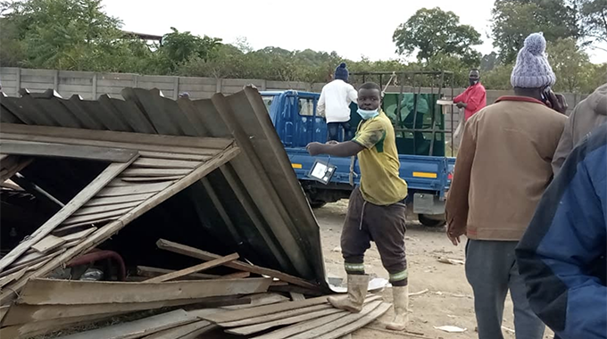 Harare, Chitungwiza demolish illegal structures
