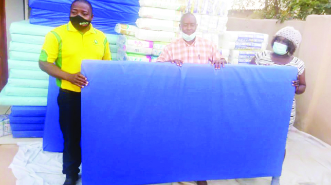 Eagles cheer up two charity organisations