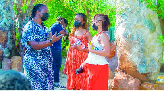 Dzimbahwe arts exhibition closes 2021