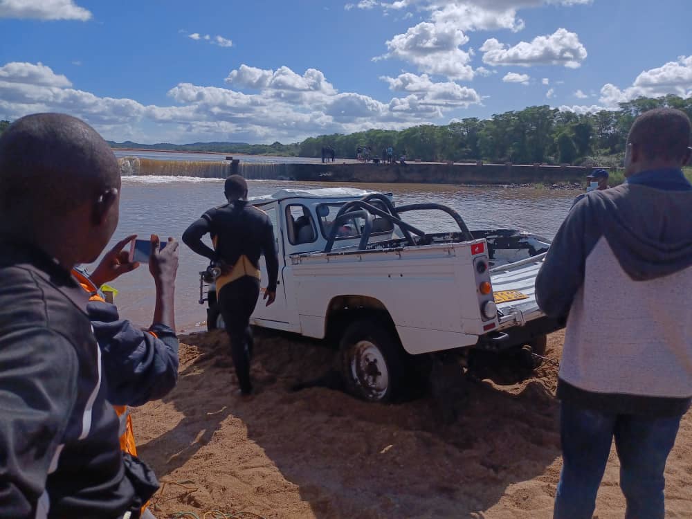 Vehicle retrieved from Runde River with dead bodies