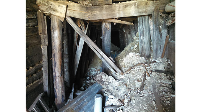 Two illegal miners die, 5 trapped in shaft