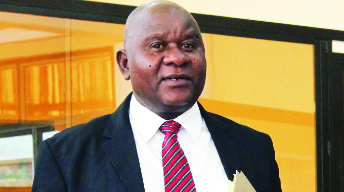 ZIFA suspend truant chief executive Mamutse