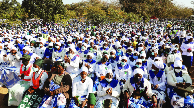 Multitudes throng Defe Dopota shrine