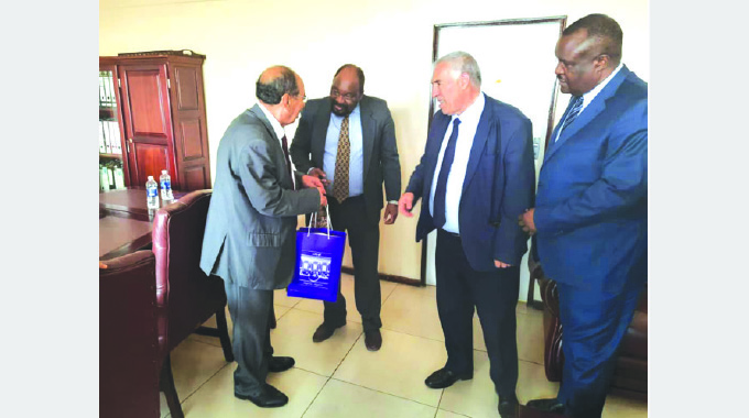 Algerian PAP members exchange notes with Zanu PF