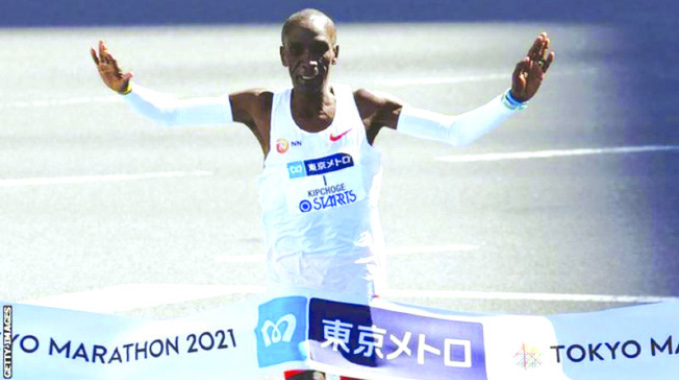 Kipchoge plays down world record chances
