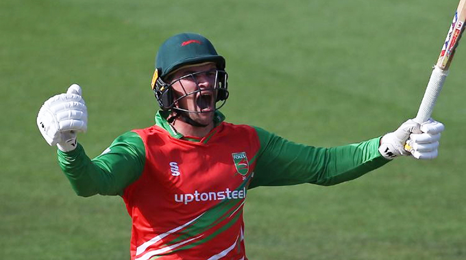 Welch extends Leicestershire contract