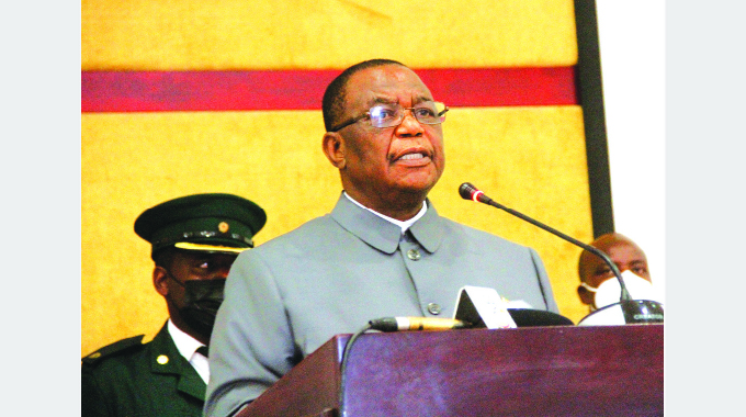 Everyone has a duty to clean Zim: VP Chiwenga