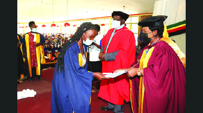 Masvingo province salutes AOH/ ZOU . . . as 4 153 graduate at colourful event