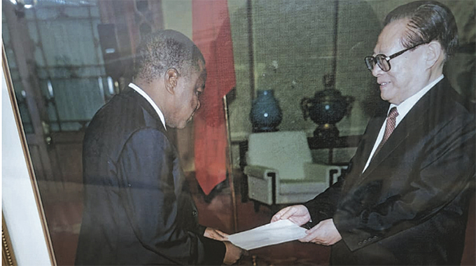 Mutsvangwa mourns former Chinese leader