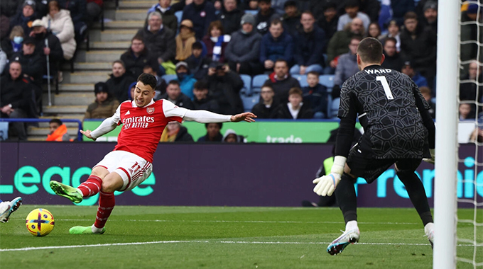 Arsenal maintain lead, City batter Bournemouth