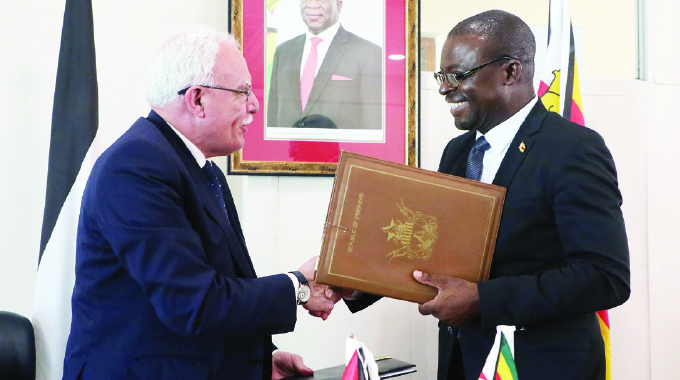 Zim, Palestine sign 4 MoUs