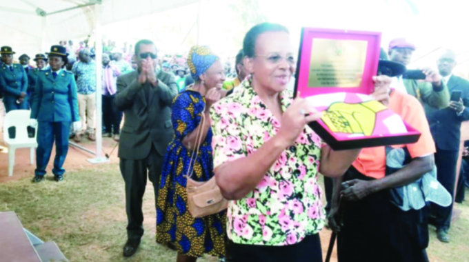 Sithole hero status: Chipinge hails President