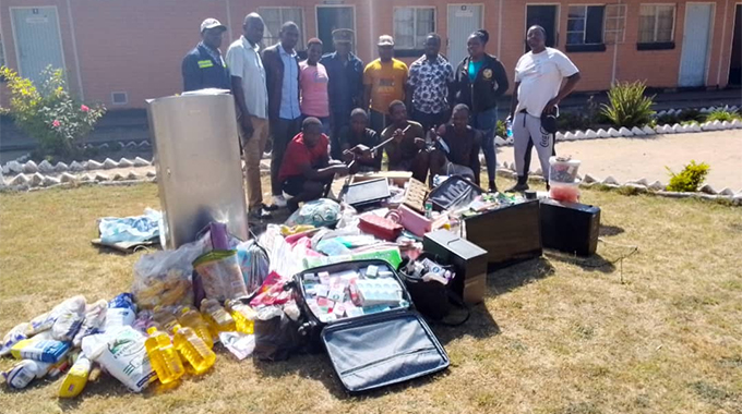 Five housebreakers arrested