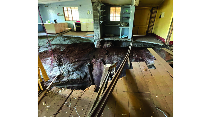 House crumbles in Kwekwe