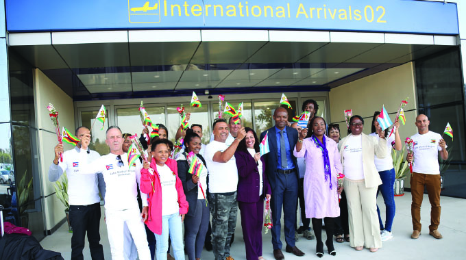 15 Cuban specialist doctors arrive