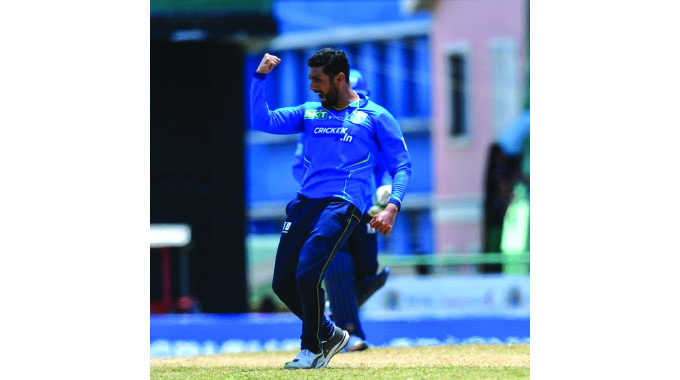 Lahore Qalandars retain Raza