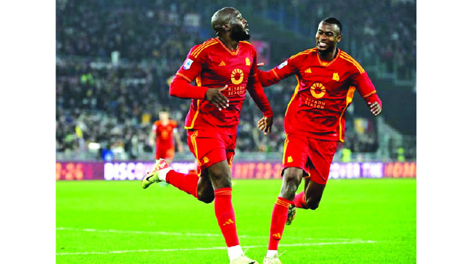 Roma prevail over nine-man Napoli