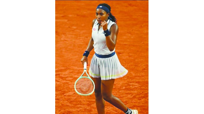 Gauff storms into last 16 in Paris