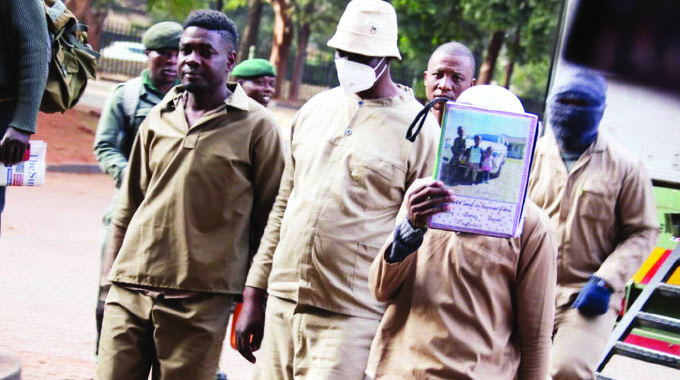 Chimombe, Mpofu to spend another week in custody