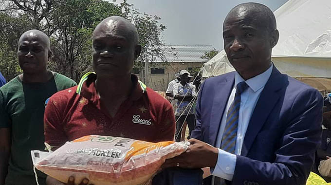 Beneficiaries applaud timely distribution of Pfumvudza inputs