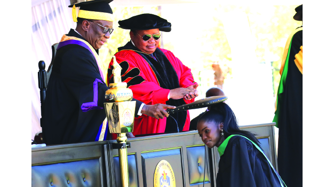 Whizkid lights up GSU graduation