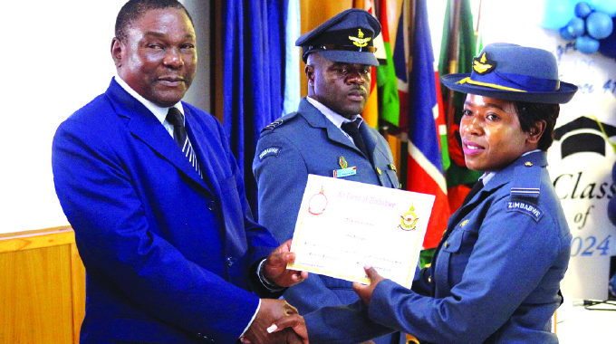 Minister lauds defence student exchanges