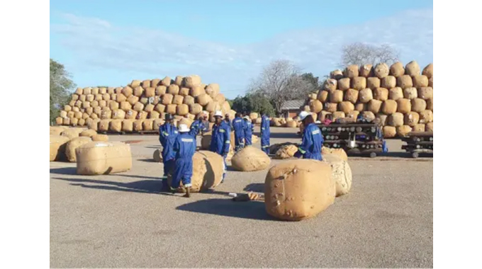 Cotton companies pay farmers top-ups