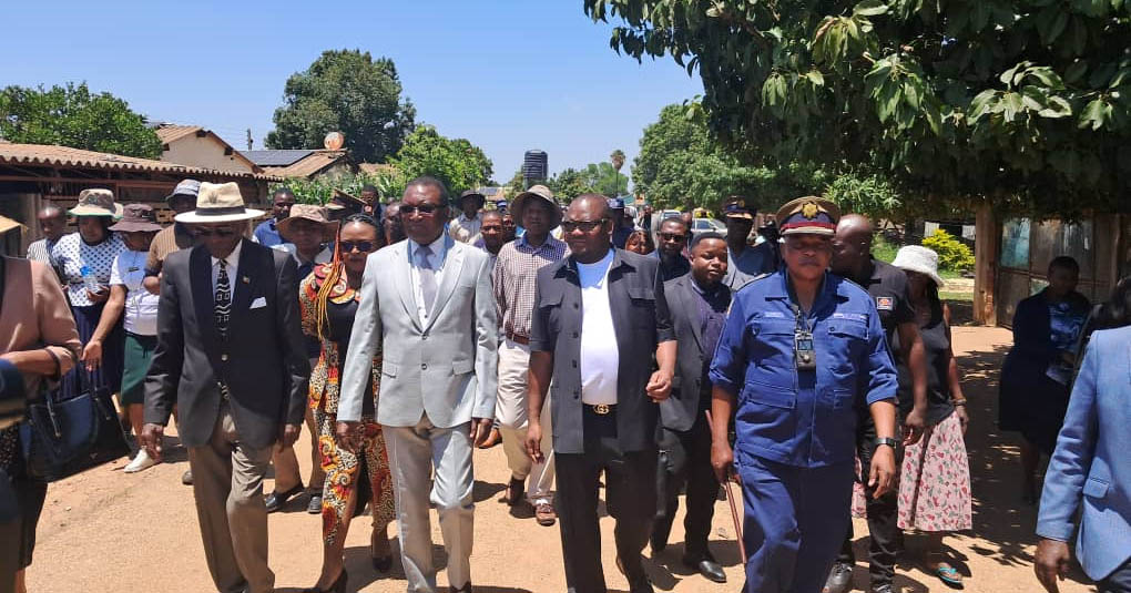 Minister Gumbo tours Glen View solar project