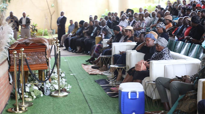 Memorial service for Pathisa Nyathi underway
