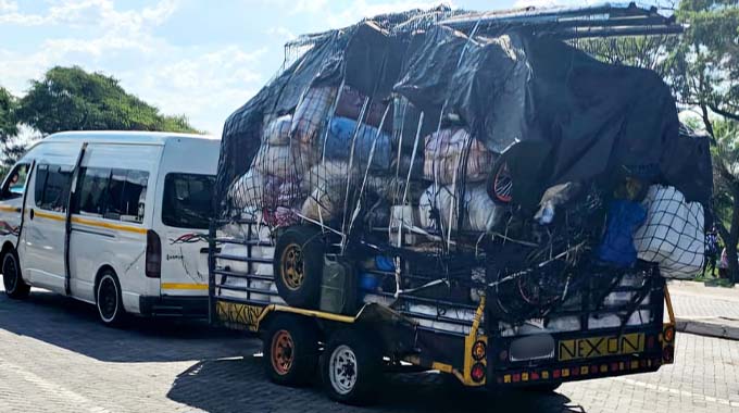UMALAYITSHA UYADELELA! Cross Border transporter dupes cop in Fridge Scam