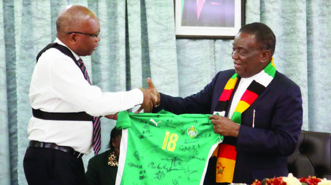 PRESIDENT HONOURS VICTORIOUS WARRIORS