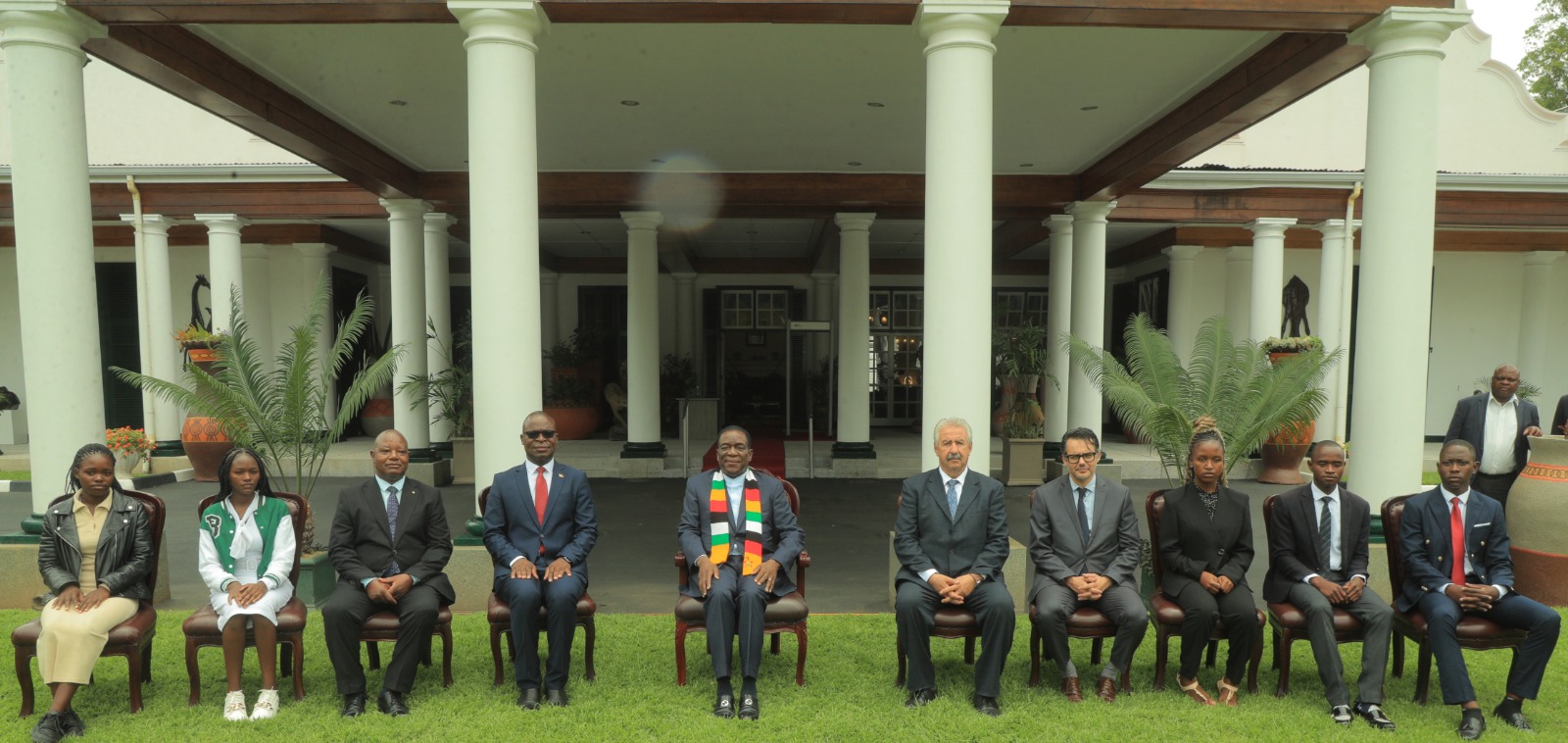 President meets Algerian bound students