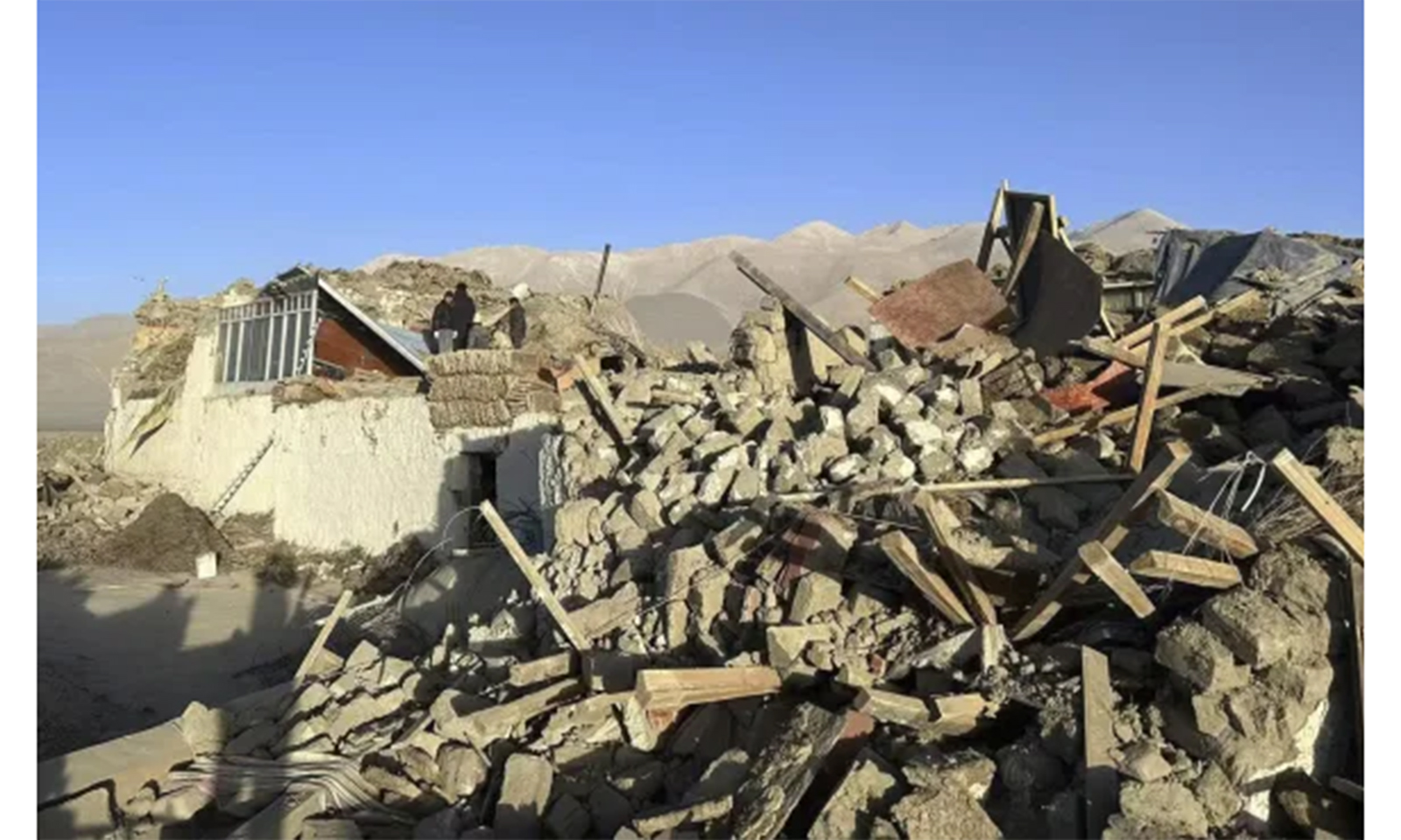 Quake rattles Tibet, killing dozens