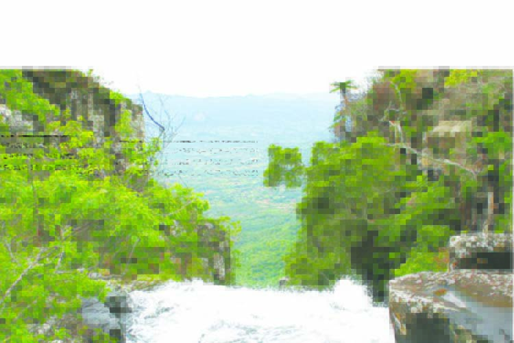 Mutarazi, Muchururu Falls: Waiting for the rains