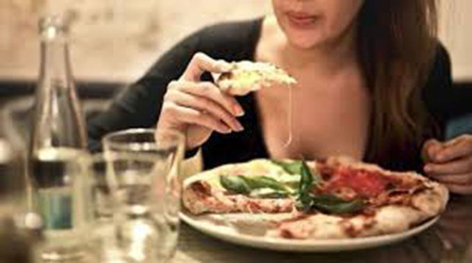 Foods to avoid before flying