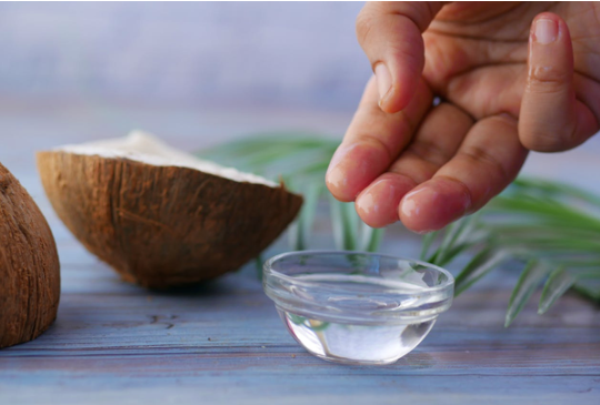 How to use coconut oil to combat dry skin
