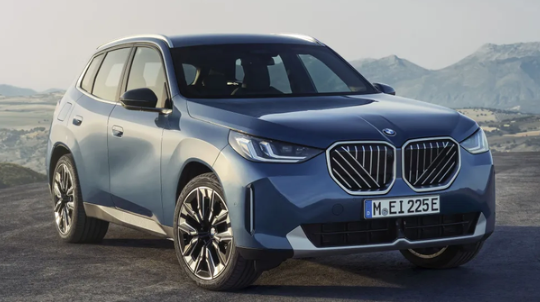 New SA-built BMW X3 revealed with bolder appearance, futuristic cabin
