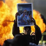 Libyan govt forces strike oil town