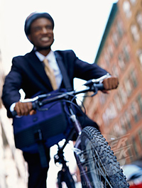 Cycling messenger robbed of US$9 000