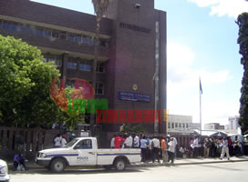 Ex-cop tries to escape at courts